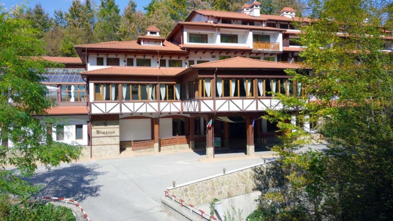 Hotel Bozhentsi Chernevtsi Exterior photo