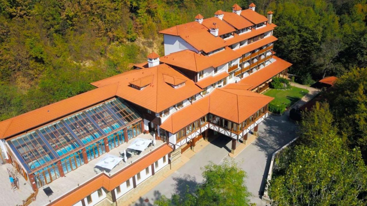 Hotel Bozhentsi Chernevtsi Exterior photo