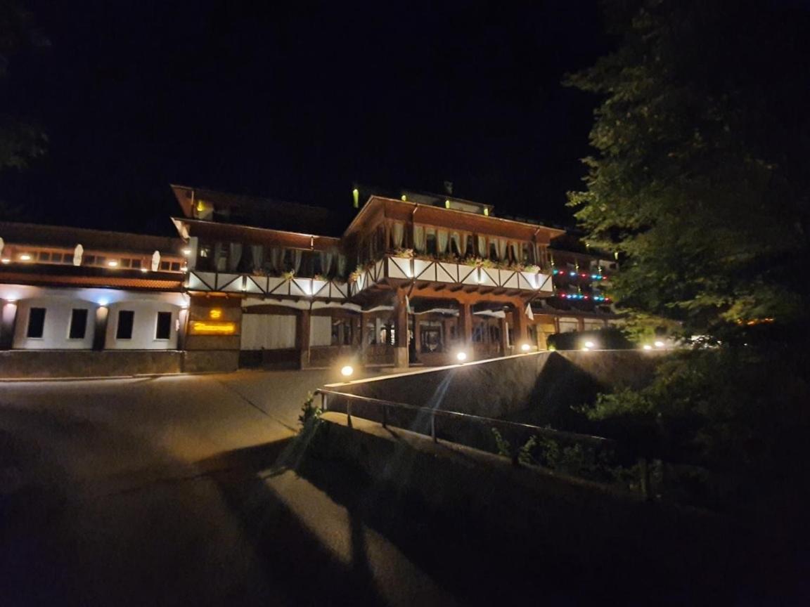 Hotel Bozhentsi Chernevtsi Exterior photo