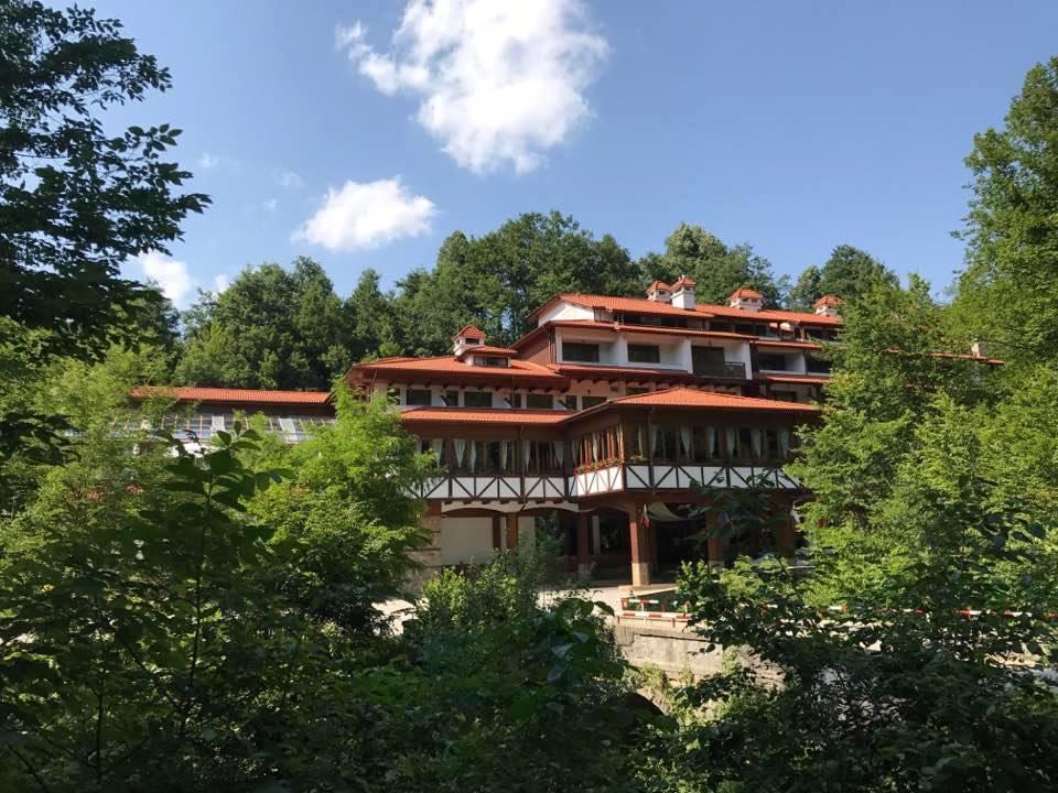 Hotel Bozhentsi Chernevtsi Exterior photo